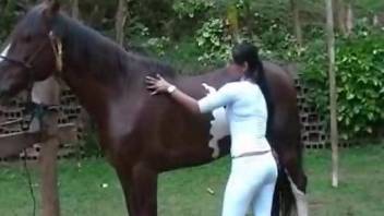 Sexy amateur wife likes to make out with the horse