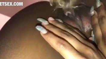 Tanned lady surrenders her pussy to a sexy beast