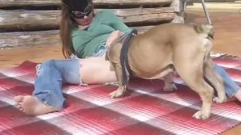 Teen babe filmed when trying sex with a dog